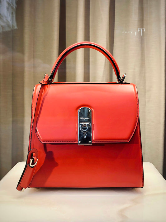Hemlora Structured Shoulder Bag